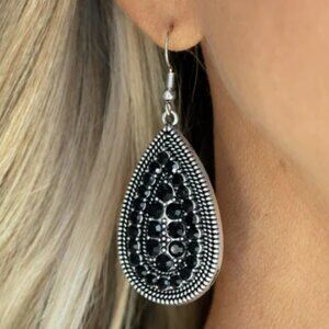 INTERSTELLAR IDOL New Paparazzi Earrings Pierced Black Silver Tone NIP